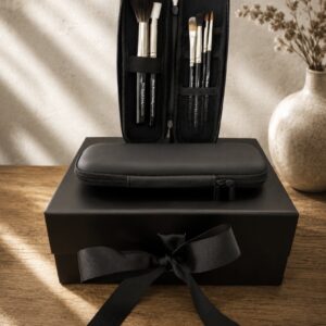Small compact Travel Brush Case with 6 brushes
