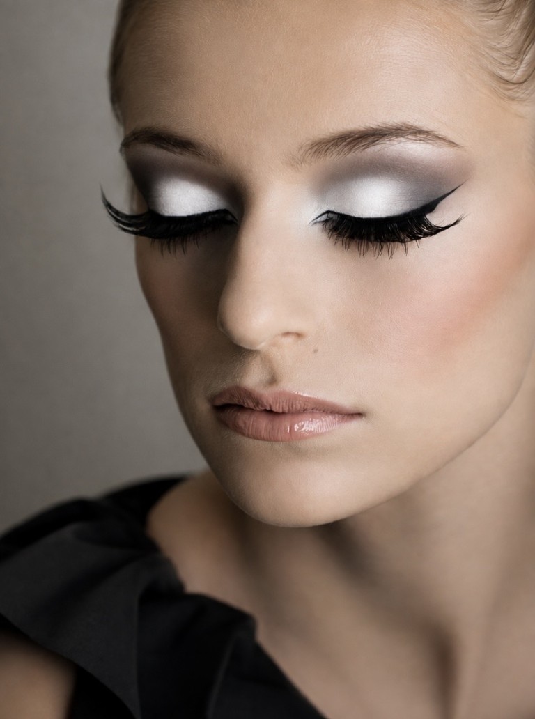 Nude lip and lashes
